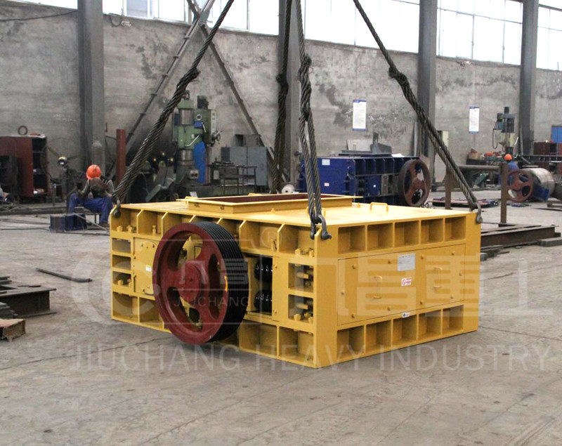 破碎生產(chǎn)線,對(duì)輥破碎機(jī),對(duì)輥破碎機(jī)型號(hào),破碎生產(chǎn)線注意事項(xiàng)